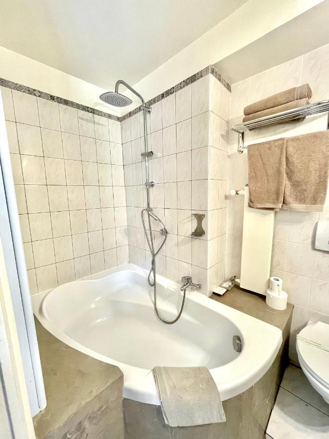Le Mirval Hotel La Brigue Екстериор снимка