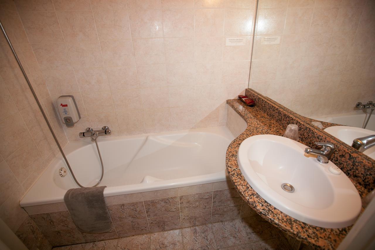Le Mirval Hotel La Brigue Екстериор снимка