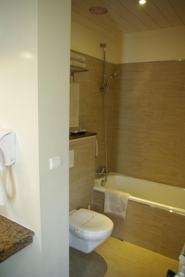 Le Mirval Hotel La Brigue Екстериор снимка